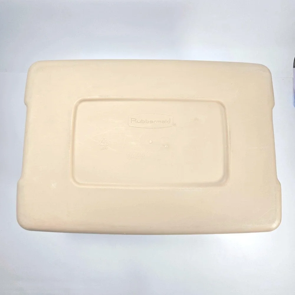 Rubbermaid Roughneck 3‎ Gallon Storage Tote Bin Tan Beige Vintage